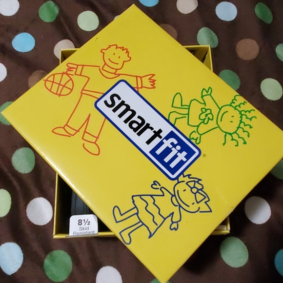 Shoes - Picture 2 of 8